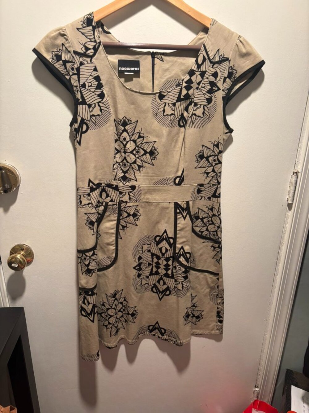 Nooworks Floral Dress Tan Black Cap Sleeves Stretch Pockets Back Zip